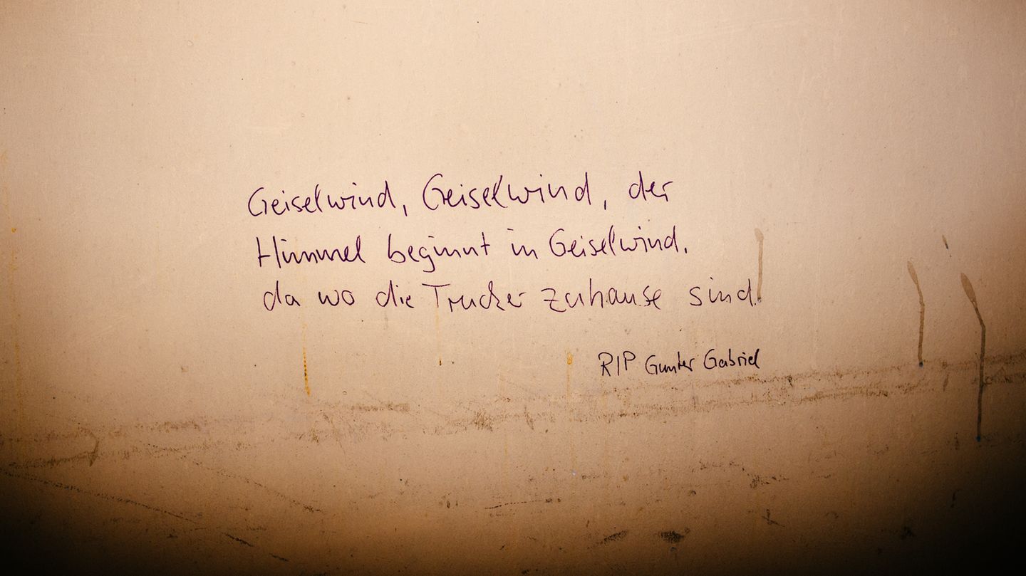 Auch zu haben: Raststätten-Poesie.