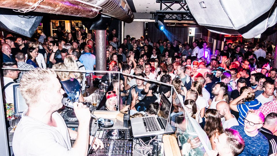Wie heißt die Mutter von Niki Lauda? Die Partylöwen im Brauhaus wissen es alle.