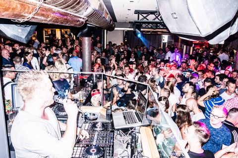 Wie heißt die Mutter von Niki Lauda? Die Partylöwen im Brauhaus wissen es alle.