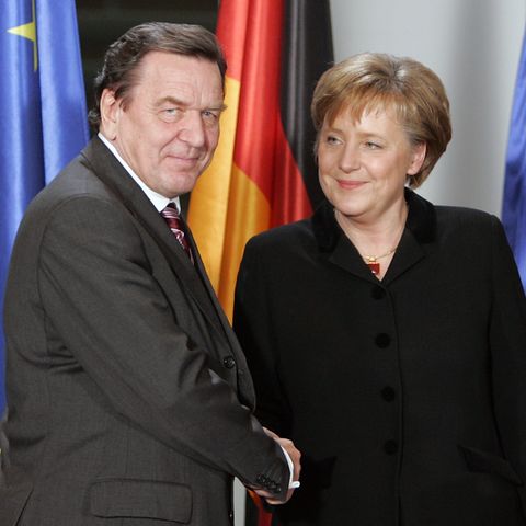 Gerhard Schröder empfiehlt Angela Merkel, die Vertrauensfrage zu stellen