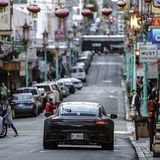 Porsche 911 der Baureihe 992 - auch im Innenstadtverkehr wird gestestet