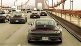 Porsche 911 der Baureihe 992 - unterwegs auf der Golden Gate Bridge