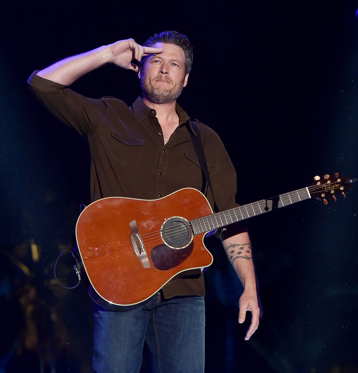 Wahl der Zeitschrift "People": Country-Musiker Blake Shelton wurde 2017 von der US-Zeitschrift "People" zum "Sexiest Man Alive" gekürt. Der Sänger zeigte sich überrascht und scherzte: "Euch gehen wohl die Leute aus?" Er selbst halte sich für "fett und hässlich", sagte Shelton, der seit 2015 mit Sängerin Gwen Stefani liiert ist. Country-Musiker Blake Shelton wurde 2017 von der US-Zeitschrift "People" zum "Sexiest Man Alive" gekürt. Der Sänger zeigte sich überrascht und scherzte: "Euch gehen wohl die Leute aus?" Er selbst halte sich für "fett und hässlich", sagte Shelton, der seit 2015 mit Sängerin Gwen Stefani liiert ist.