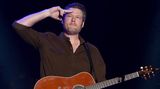 Country-Musiker Blake Shelton wurde 2017 von der US-Zeitschrift "People" zum "Sexiest Man Alive" gekürt. Der Sänger zeigte sich überrascht und scherzte: "Euch gehen wohl die Leute aus?" Er selbst halte sich für "fett und hässlich", sagte Shelton, der seit 2015 mit Sängerin Gwen Stefani liiert ist.