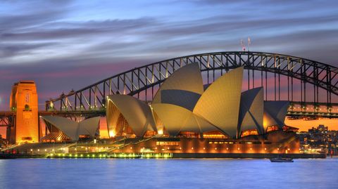 Sehnsuchtsziel Australien: das Opernhaus in Sydney mit der Harbour Bridge