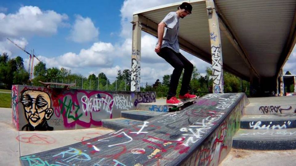 Teure Hobbies? Braucht Oliver nicht. Oliver Noelting im Skatepark