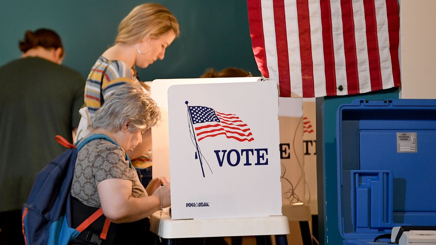 Midterms USA: eine Wahlkabine