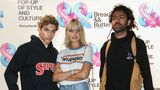 Bonnie Strange und die Söhne von Boris Becker, Elias und Noah, besuchten im September gemeinsam die Modemesse Bread & Butter in Berlin. Über ihre Zeit als Model sagte die 32-Jährige dem "Playboy": "Als reines Model, so wie früher, bin ich im Prinzip nur ein erweiterter Kleiderbügel, da fehlt mir der kreative Ansatz." 