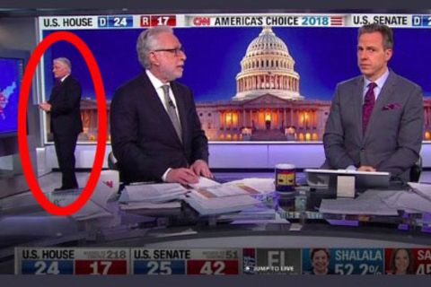 Berichterstattung zu den Midterms: TV-Panne bei CNN: Das macht ein Moderator, der sich herrlich unbeobachtet fühlt