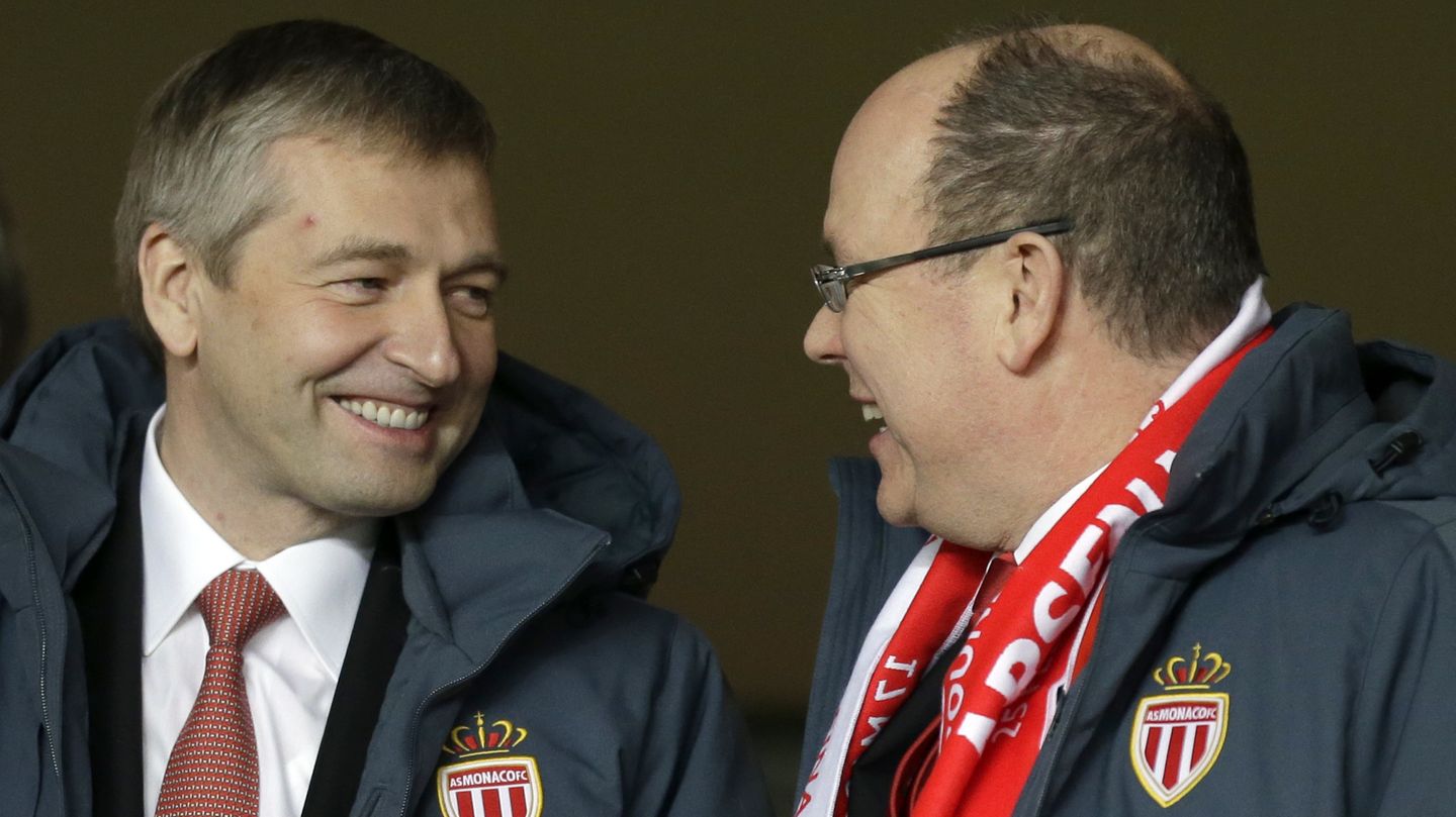 Dmitri Rybolowlew mit Prinz Allbert von Manaco bei einem Fußballspiel 