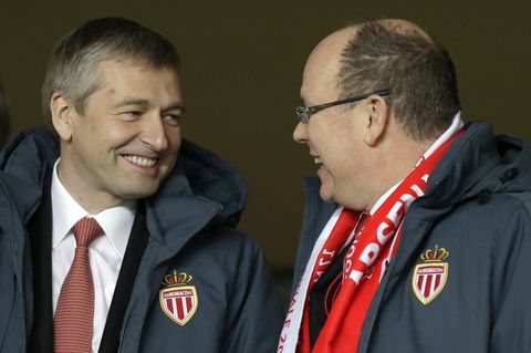 Dmitri Rybolowlew mit Prinz Allbert von Manaco bei einem Fußballspiel 