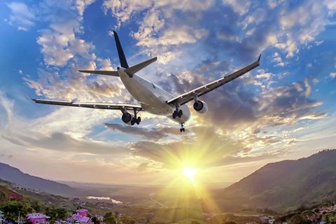Ein Flugzeug bei der Landung