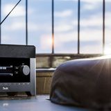DAB+: Sound-Sieger: Teufel 3sixty Der beste Sound im Test kommt von Teufel. Das gilt vor allem dann, wenn die Musik aus dem Internet kommt. Neben Internetradio unterstützt es auch Spotify, Bluetooth-Wiedergabe und USB. Der Radio-Empfang ist aber selbst bei DAB+ mäßig. Die Gesamtnote: "gut" (2,5). Dafür ist der Preis mit 280 Euro eigentlich zu hoch.