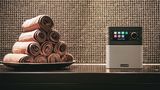 DAB+: Schicker Allrounder: Sonoro Stream Auch der hübsche Sonoro Stream kann neben Funk- und Internetradio per Spotify, Bluetooth und USB bespielt werden. Zusätzlich kann es Dank Multiroom-Technik mehrere Räume synchron beschallen. Der Klang ist gut - das boten nur zwei andere Geräte im Test. Der Empfang ist bei Internetradio und DAB+ sehr gut, bei UKW aber nur ausreichend. Netter Bonus: Das Gehäuse ist wasserdicht. Das reichte für die Gesamtnote "Gut" (2,3). Der Preis: ab 240 Euro.