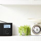 Günstiger Einsteiger: Sony XDR S61D  Das Sony XDR S61D ist das beste Modell ohne Internet-Verbindung. Neben dem günstigen Preis ab 80 Euro punktet es vor allem mit dem sehr guten Empfang bei DAB+. Über UKW ist der Empfang in Ordnung. Mit einem Stromverbrauch von 0,7 Watt im Betrieb zieht es weniger als viele Konkurrenten im Standby und funktioniert sogar klassisch mit Batterien. Ein Manko ist der nur "befriedigende" Ton. Die Gesamtwertung: "gut" (2,4) .