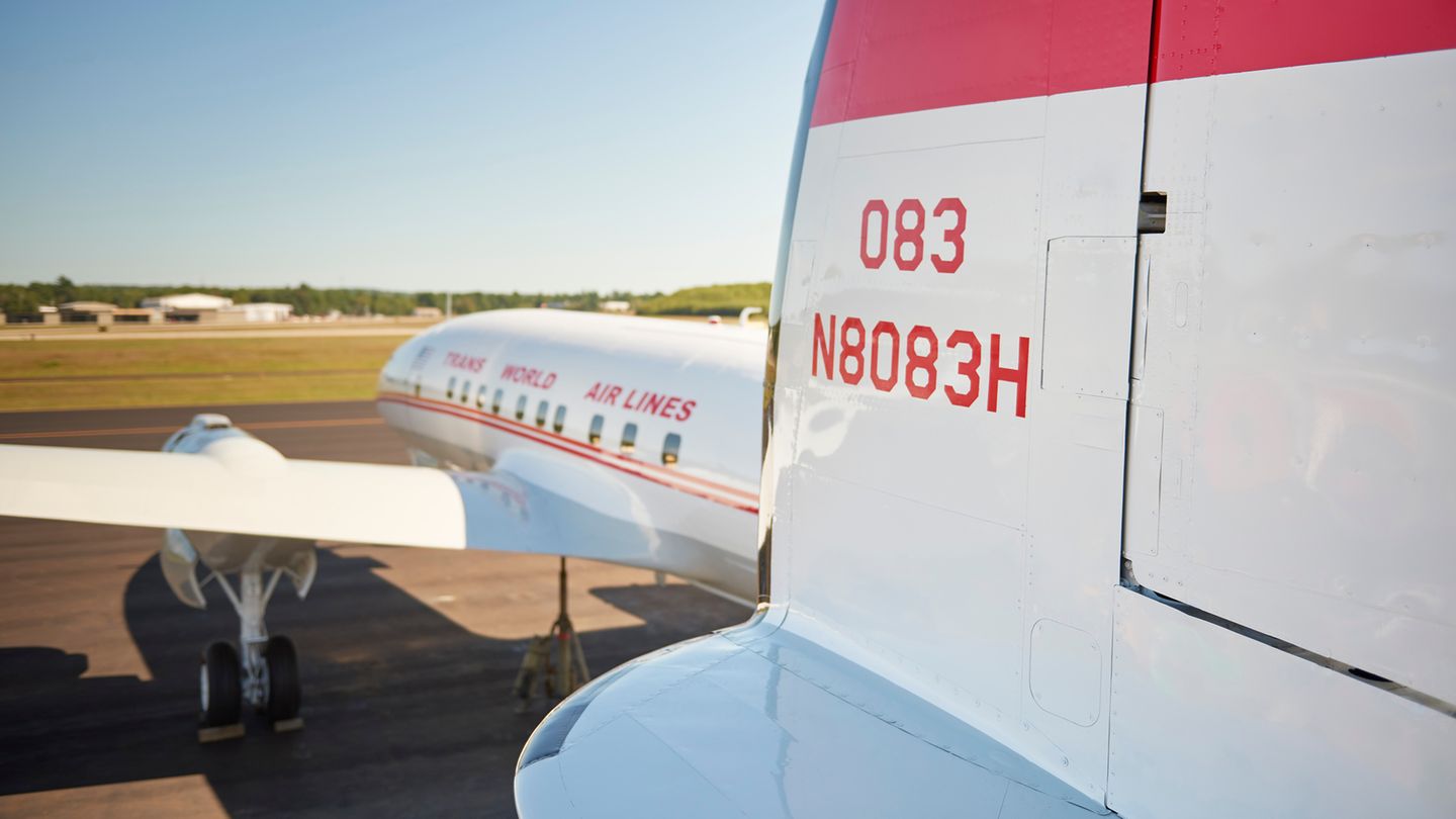 Das Flugzeug mit der Kennung N8083H flog zunächst für TWA, dann für Alaska Airlines und zehn weitere Fluglinien, ehe sie zusammen mit zwei anderen Super Stars von der Lufthansa Berlin Stiftung erworben wurde.