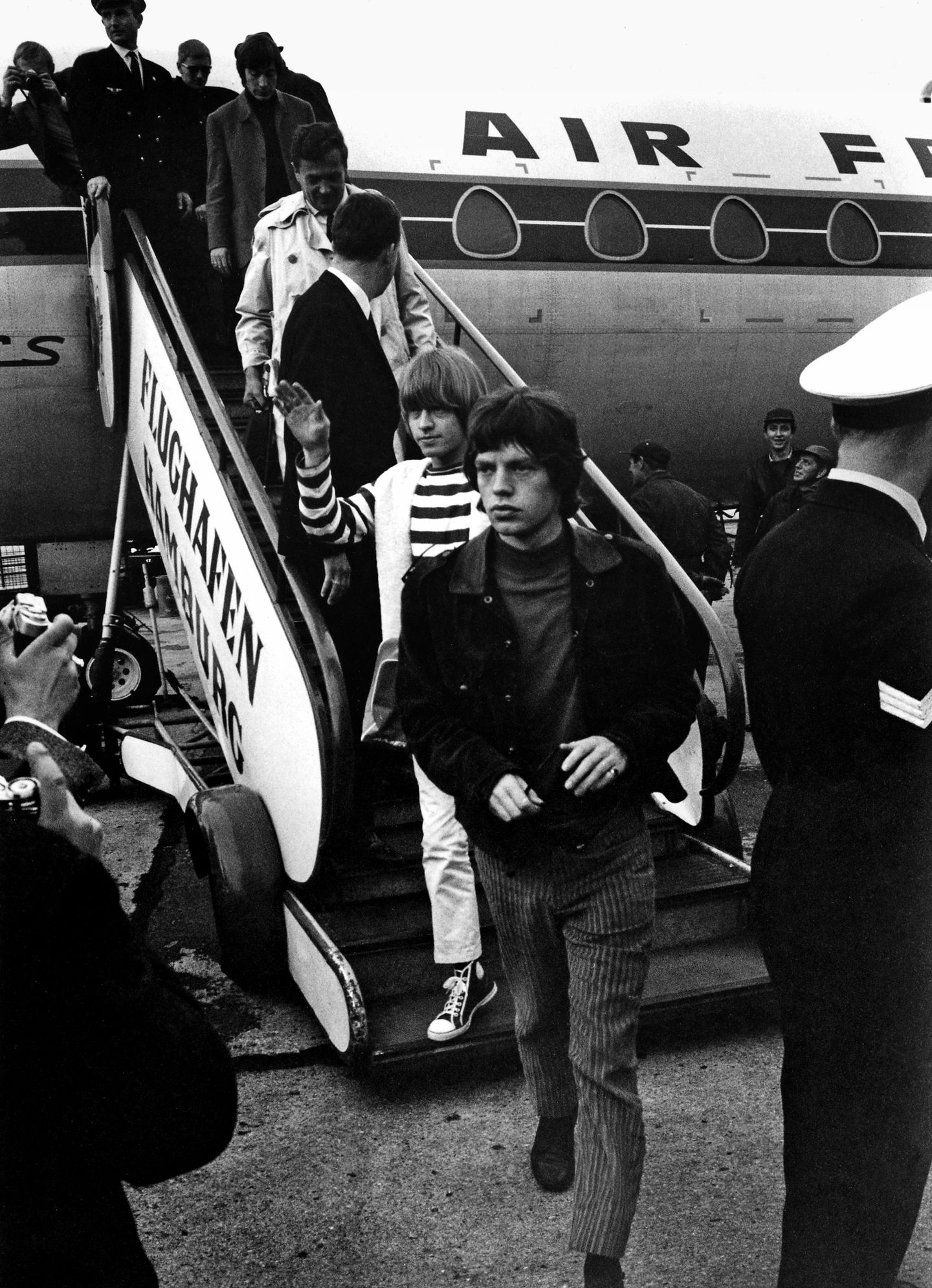 Die Rolling Stones vor einer Air-France-Maschine