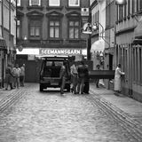 Ein Leichenwagen steht in der sonst immer verschlossenen Herbertstraße