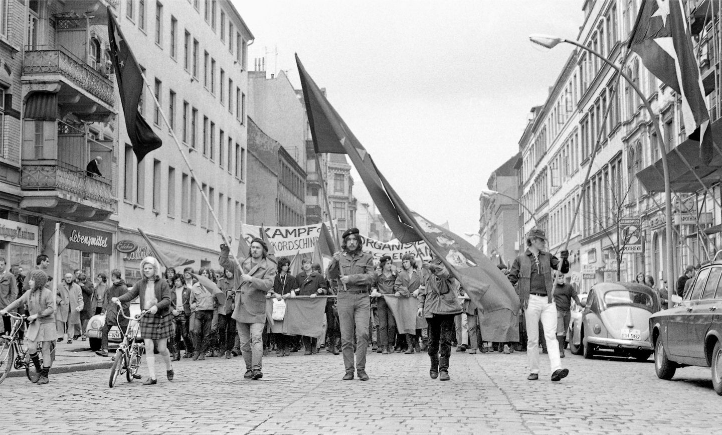 Demonstranten als Che Guevara verkleidet