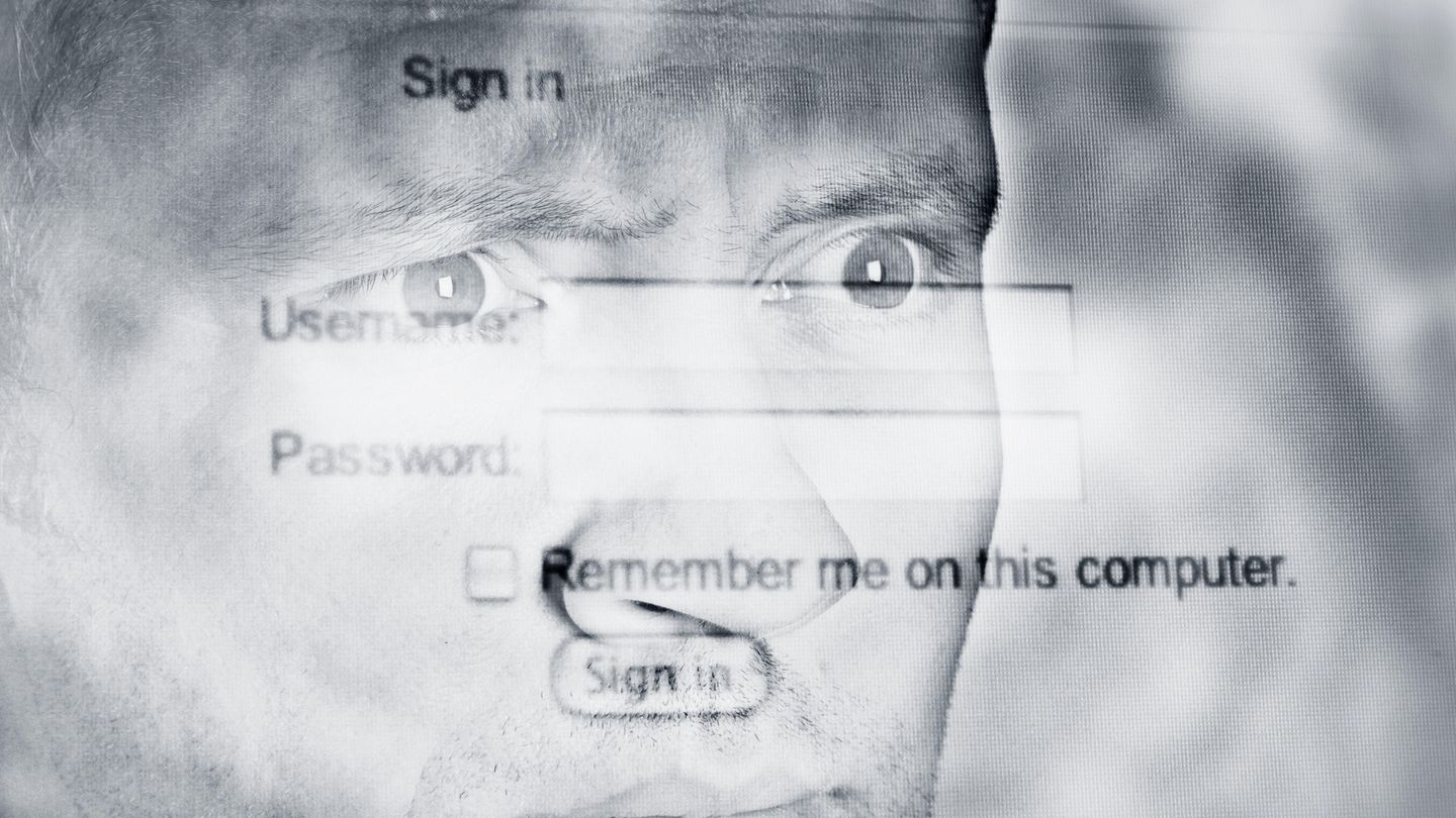 Ein sicheres Passwort reicht für alles  "Das stimmt - wenn es das Masterpasswort zu Ihrem Passwort-Safe ist" erklärt Wacker. Nutzt man ein sicheres Passwort-Programm und speichert dort für jeden Dienst ein eigenes, sicheres und zufälliges Passwort, kann es tatsächlich reichen, sich ein einzelnes Passwort zu merken. Eine Auswahl an Programmen finden Sie hier.  Selbst ein sicheres Passwort reicht aber nicht, wenn man es mehrfach nutzt. "Das ist fahrlässig, da man als Nutzer keine Kontrolle über die sichere Speicherung des Passworts beim jeweiligen Betreiber hat." Für Hacker reicht es dann, einen Dienst zu knacken, um Zugriff auf alle anderen zu bekommen.