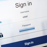 Im Browser sind meine Passwörter sicher gespeichert  "In allen Browser werden Passwörter normalerweise im Klartext auf der Festplatte gespeichert", warnt Wacker. Hier sind sie aber für Angreifer etwa über einen Trojaner ganz einfach auslesbar. "Die einzige Ausnahme ist der Mozilla Firefox wenn (und nur wenn) ein Masterpassword gesetzt ist." Dann speichert der Fuchs die Passwörter verschlüsselt.