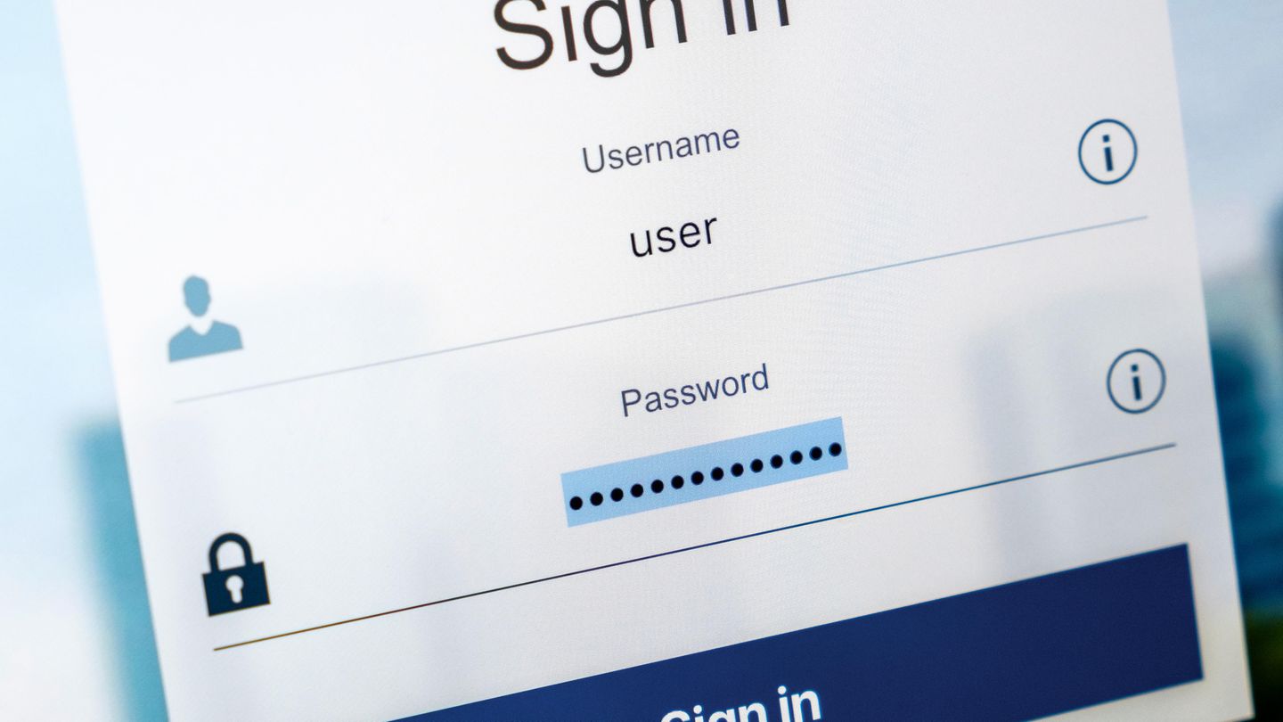 Sicherheit: Im Browser sind meine Passwörter sicher gespeichert "In allen Browser werden Passwörter normalerweise im Klartext auf der Festplatte gespeichert", warnt Wacker. Hier sind sie aber für Angreifer etwa über einen Trojaner ganz einfach auslesbar. "Die einzige Ausnahme ist der Mozilla Firefox wenn (und nur wenn) ein Masterpassword gesetzt ist." Dann speichert der Fuchs die Passwörter verschlüsselt. Im Browser sind meine Passwörter sicher gespeichert "In allen Browser werden Passwörter normalerweise im Klartext auf der Festplatte gespeichert", warnt Wacker. Hier sind sie aber für Angreifer etwa über einen Trojaner ganz einfach auslesbar. "Die einzige Ausnahme ist der Mozilla Firefox wenn (und nur wenn) ein Masterpassword gesetzt ist." Dann speichert der Fuchs die Passwörter verschlüsselt.