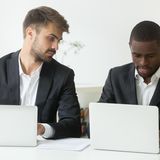 Für meine Passwörter interessiert sich doch niemand  Bei Hackern denkt man oft an staatliche Großangriffe. Dabei sind die meisten einfache Kriminelle. Auch Arno Wacker warnt: "Jedes Passwort ist von Interesse. Es geht nicht darum wie interessant jemand ist, sondern was ein Krimineller mit dem Passwort alles tun kann." Sei es, das Konto zu plündern, auf Kosten des Opfers zu shoppen oder schlicht Spam zu versenden. Im Zweifel werden die Daten einfach verkauft.