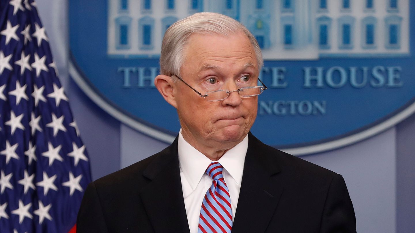 Nach dem Rückzug von Jeff Sessions befürchten Demokraten eine Behinderung der Russland-Ermittlungen gegen Donald Trump