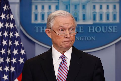 Nach dem Rückzug von Jeff Sessions befürchten Demokraten eine Behinderung der Russland-Ermittlungen gegen Donald Trump