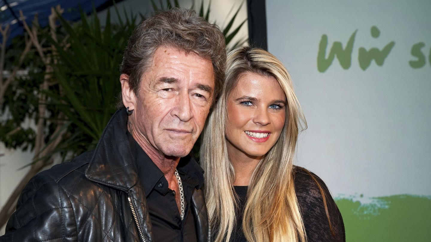 Erneut Vater mit 69: Seit Ende 2015 ist Peter Maffay mit der 38 Jahre jüngeren Lehrerin Hendrikje Balsmeyer liiert - nun wurden die beiden sogar Eltern einer Tochter. Das bestätigte das Management des 69-Jährigen. Demnach wurde das Kind in Bayern geboren. Maffay besitzt ein Haus am Starnberger See. Seit Ende 2015 ist Peter Maffay mit der 38 Jahre jüngeren Lehrerin Hendrikje Balsmeyer liiert - nun wurden die beiden sogar Eltern einer Tochter. Das bestätigte das Management des 69-Jährigen. Demnach wurde das Kind in Bayern geboren. Maffay besitzt ein Haus am Starnberger See.