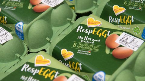 Eier im Supermarkt, die ohne Kükentöten auskommen