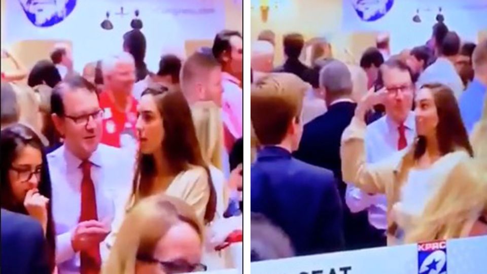 "Talk to the hand": Junge Frau zeigt einem Mann die Hand – und das Netz rätselt warum "Talk to the hand": Junge Frau zeigt einem Mann die Hand – und das Netz rätselt warum