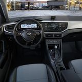 Das Cockpit bietet die Funktionalität der europäischen Fahrzeuge