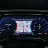 Die Navigationskarte kann auch zwischen den Rundinstrumente eingeblendet werden