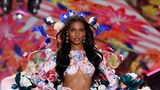 Jasmine Tookes ist seit 2012 Victoria's Secret Model. Vor zwei Jahren durfte sie sogar den berühmten Fantasy Bra tragen, das teuerste Stück jeder Show.