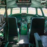 Blick in das Cockpit, das optisch bereits in den annähernd ursprünglichen Zustand versetzt wurde