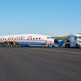 Anfang Oktober 2018 erfolgte die Demontage der Flügel und der Leitwerke im Heck, um den Rumpf auf einen speziellen Sattelschlepper verladen zu können.