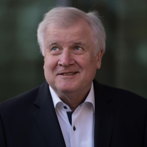 Horst Seehofer will sein Amt als CSU-Chef zur Verfügung stellen