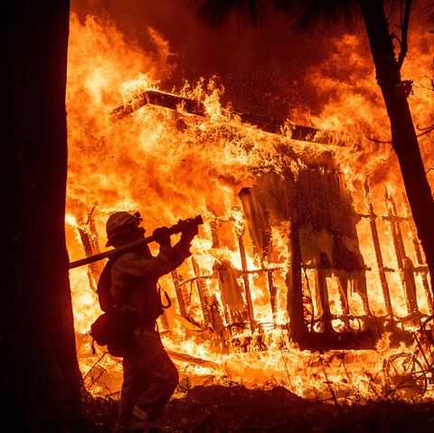  USA, Kalifornien: Feuerwehrmann Jose Corona ist bei einem Waldbrand im Einsatz
