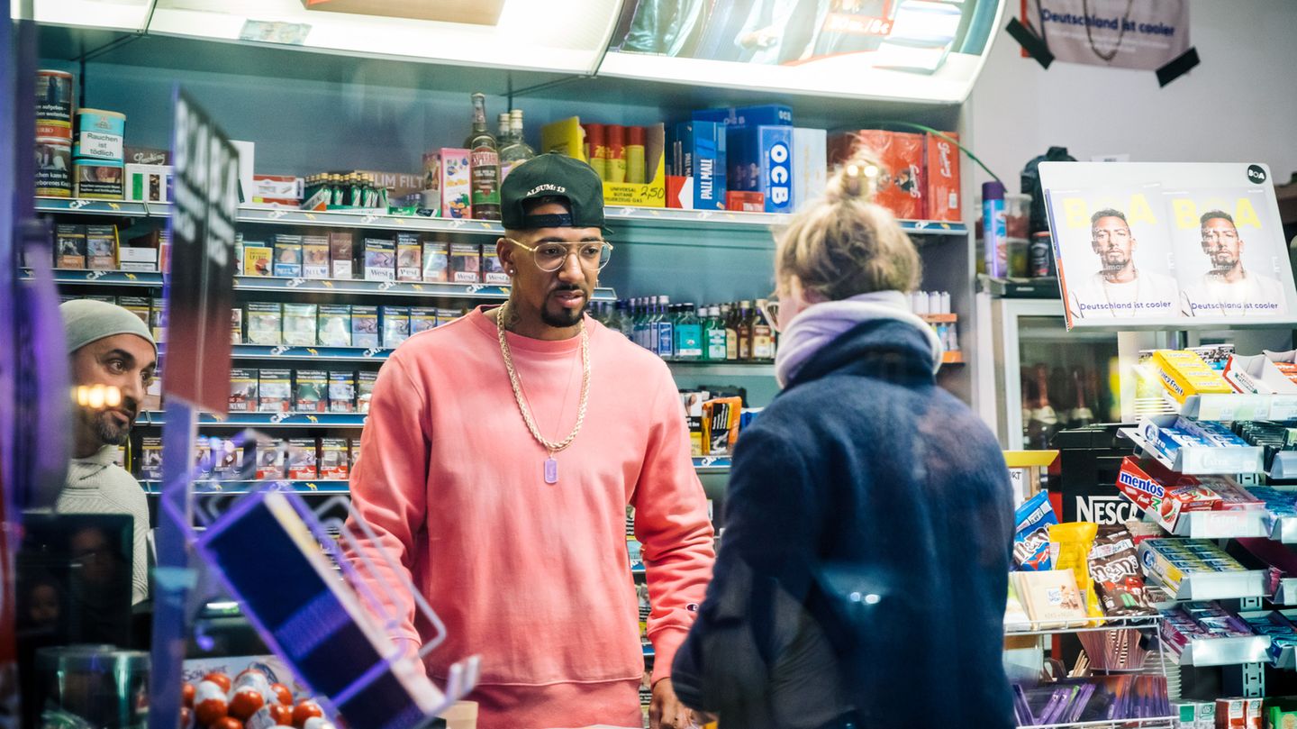 Jérôme Boateng überraschte in Berlin einige Kiosk-Besucher