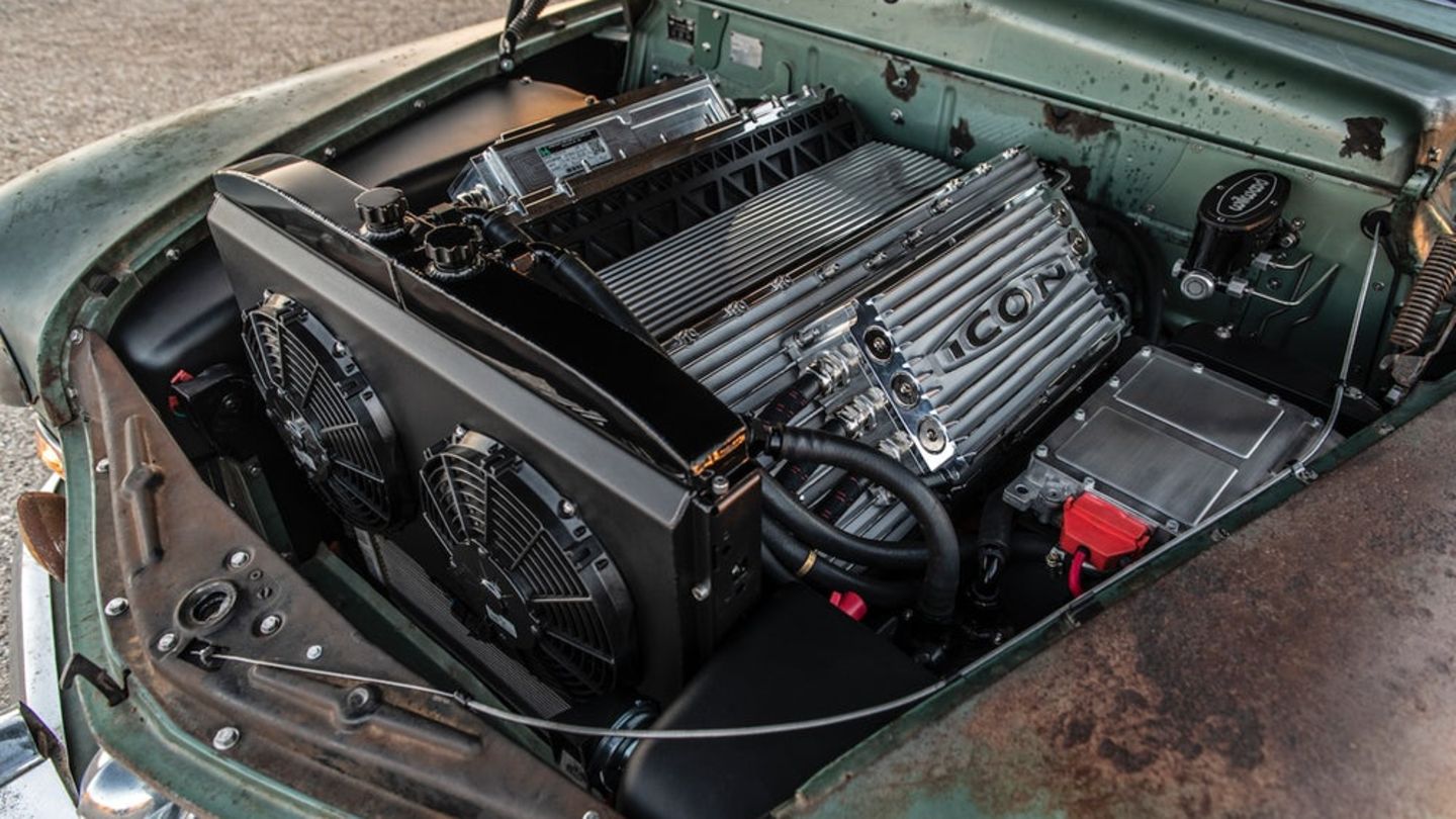 Akkus und Controller wurden so angeordnet, dass sie an einen V8-Motor erinnern.