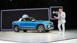 Designer JC Pavone präsentiert den Pick up Tarok Concept auf der Sao Paulo Motorshow