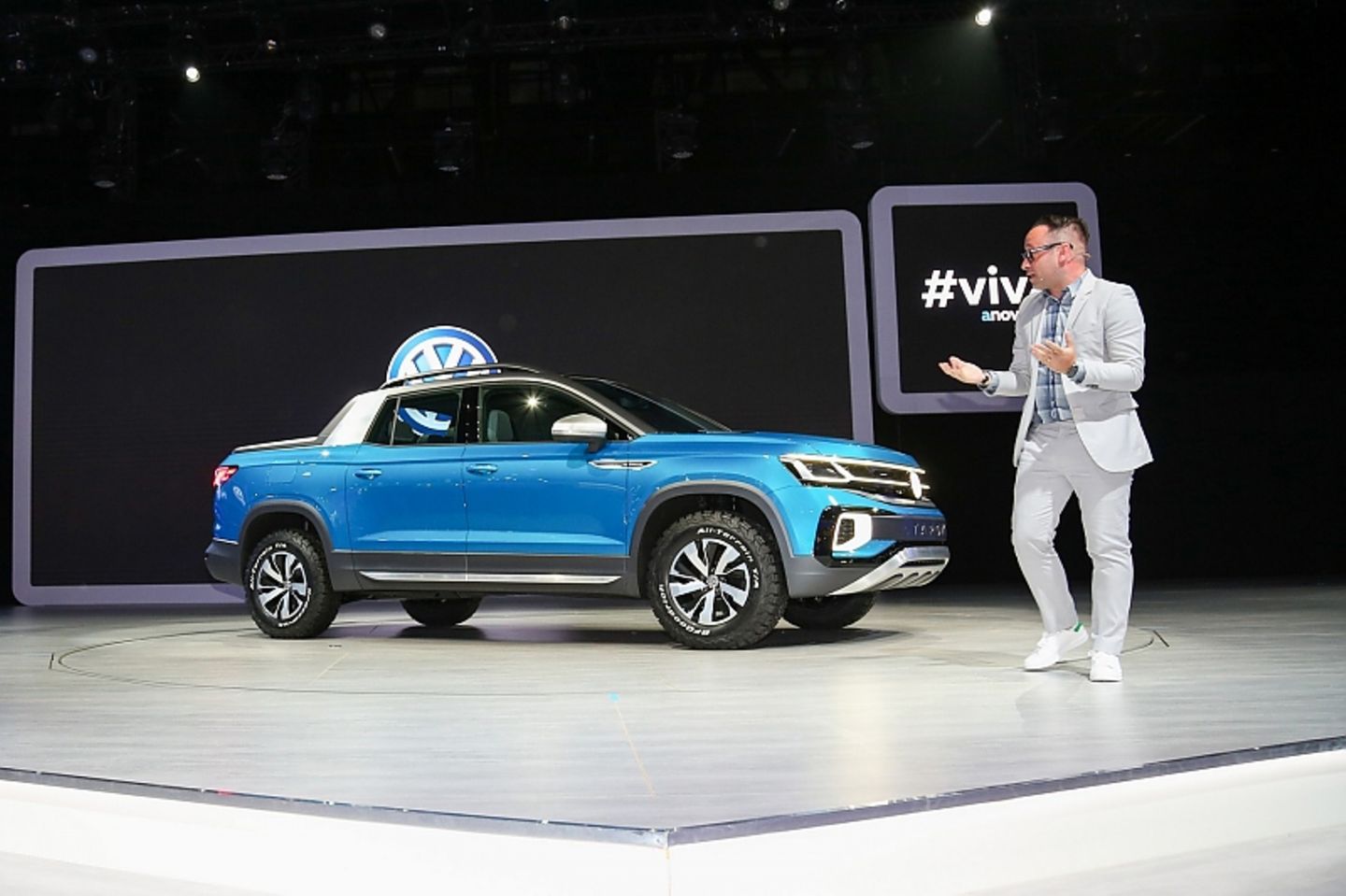 Designer JC Pavone präsentiert den Pick up Tarok Concept auf der Sao Paulo Motorshow