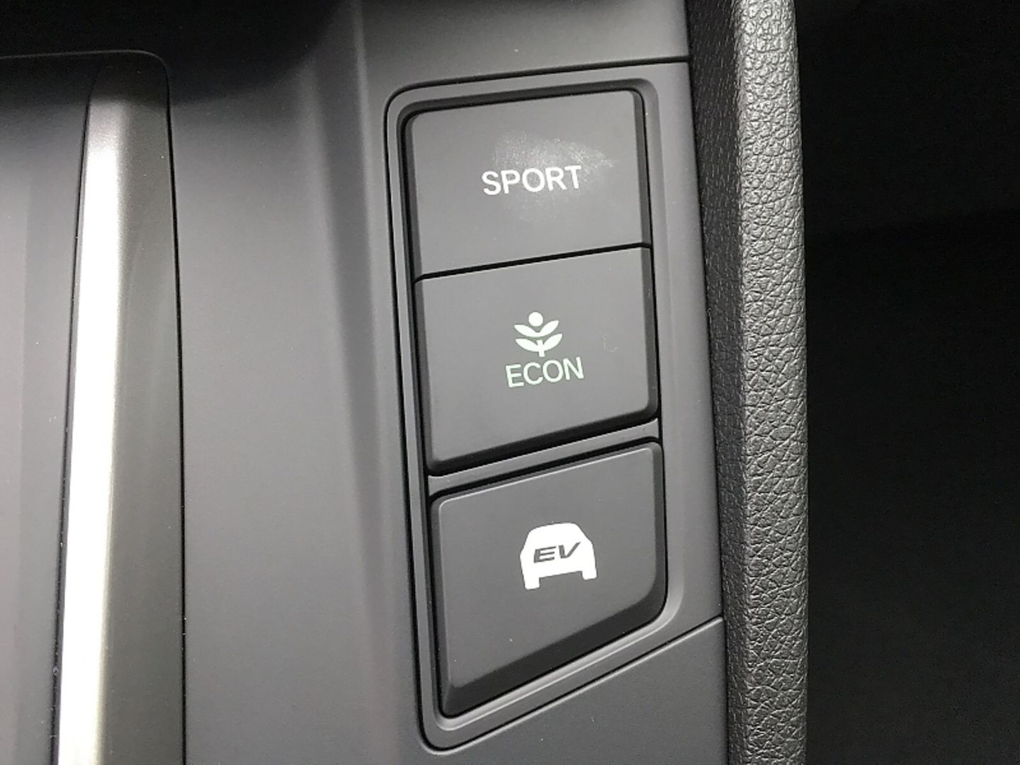 Die wichtigsten Knöpfe im Honda CR-V Hybrid