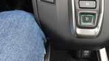Wie in vielen anderen Autos auch, sorgt die Konstruktion des Cockpits im Honda CR-V Hybrid für Druckpunkte an den Knien