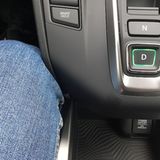 Wie in vielen anderen Autos auch, sorgt die Konstruktion des Cockpits im Honda CR-V Hybrid für Druckpunkte an den Knien