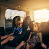 Kinder machen die Versicherung billiger  Eltern bauen weniger Unfälle. Dafür gab es früher einen deutlichen Rabatt, in den letzten Jahren ist der aber verschwunden. Kinder machen heute keinen Unterschied mehr.