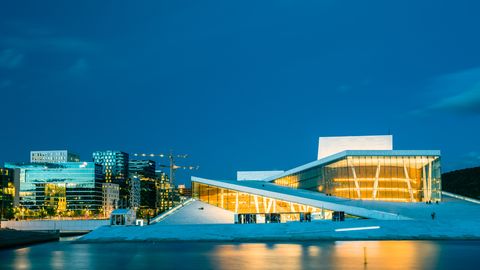 Begehbare Kulturstätte in Oslo: Wie ein riesiger Eisberg liegt das Opernhaus im Hafen