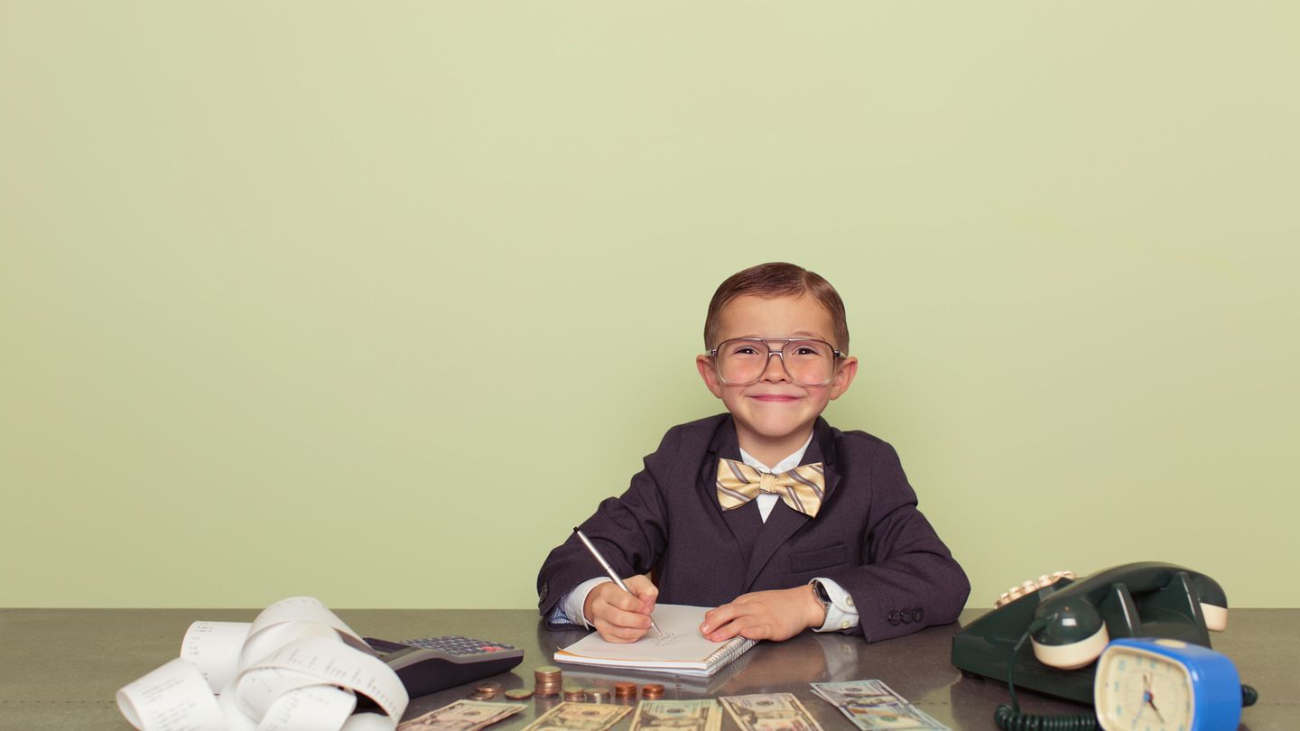 2. Das Steinzeithirn sucht nach Mustern und eins davon heißt "aller guten Dinge sind drei". Wer also zwei Jahre erfolgreich war, sollte es doch auch im dritten schaffen. Tatsächlich liegt aber die Wahrscheinlichkeit im Laufe von drei Jahren besser zu sein als der Markt rein rechnerisch nur bei 12,5 Prozent!