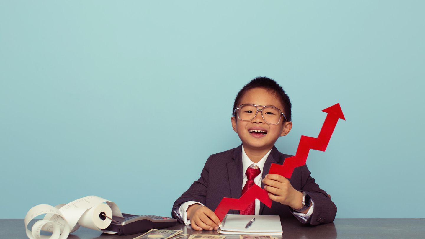 5. Angst, Neid, ein Gruppenverhalten, das dem von Schimpansen ähnelt, und ein Selbstvertrauen, das zu Überschätzung neigt ("Was Warren Buffett kann, kann ich auch!"), sind weitere wesentliche Faktoren, die unser prähistorisches Hirn auf abwegige Ideen bringen. Zum Beispiel: zu kaufen, wenn die Kurse fallen, und zu verkaufen, wenn sie steigen. Nicht wenige Besucher des Wertpapiermarktes lassen sich - ähnlich wie Casinobesucher - von ihrem Glauben an eine "Glückssträhne" steuern, statt von ihrem Verstand.